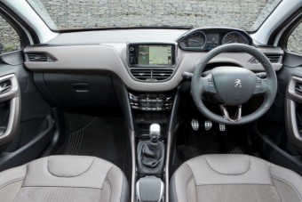 Peugeot 2008 Med front interior