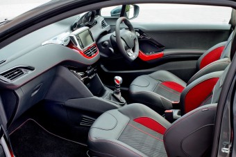 Peugeot 208 GTi front seats