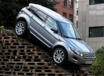 Range Rover Evoque downhill action
