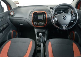 Renault Captur MY14 front interior