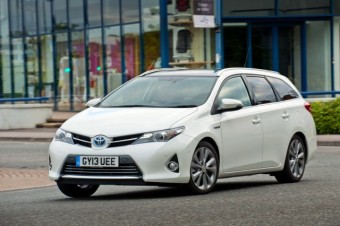 Toyota Auris TS action front med