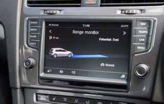 VW e Golf infoscreen range