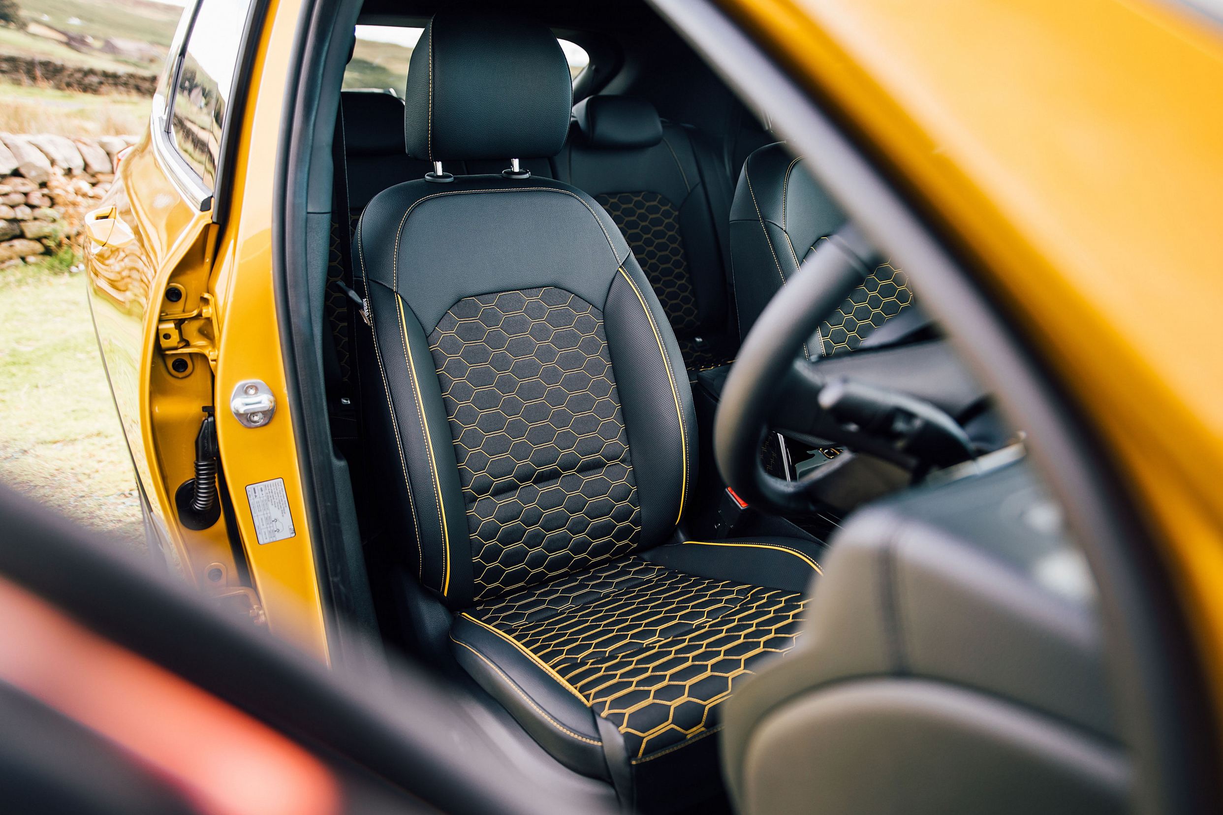 TO FIT KIA XCEED,CAR SEAT COVERS, BO-1 YELLOW SPORTS MESH, 2 FRONTS